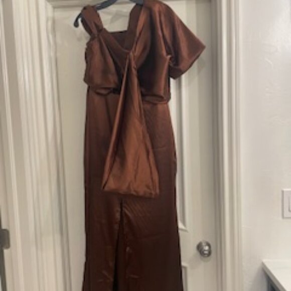 NWT One-shoulder Gown - Picture 4 of 7